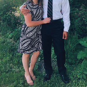 Ann Taylor Black and White Leaf Patterned dress size small petite